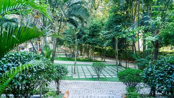 Luxury Room | 1 bedroom, minibar, desk, soundproofing