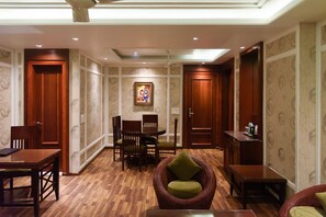 Suite, 1 tweepersoonsbed, niet-roken | Uitzicht vanuit de kamer