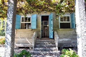 Exterior detail - CHARMING HOUSE - Property with pool and 150,000 m2 of forest just for you (Bueu)