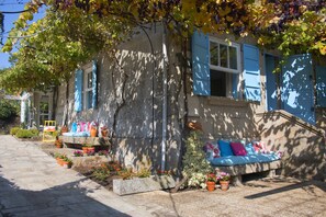 Terrace/patio - CHARMING HOUSE - Property with pool and 150,000 m2 of forest just for you (Bueu)