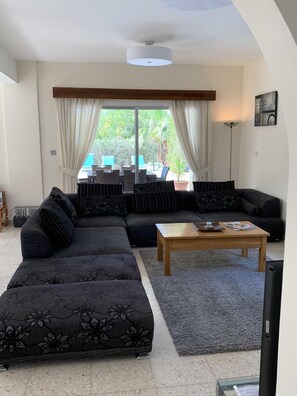 TV, fireplace, books, stereo
