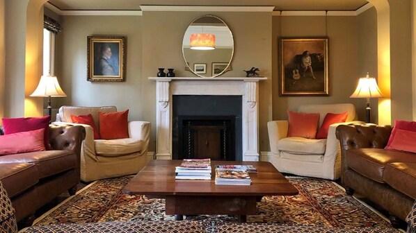 Smart TV, fireplace, books, music library