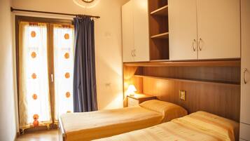 2 habitaciones, tabla de planchar con plancha, wifi y ropa de cama