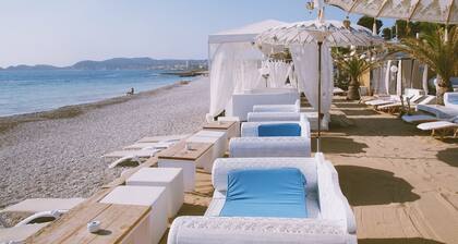 Javea, Arenal Beach, sleeps 6, large pool, WIFI, air con, 5 mins walk to beach