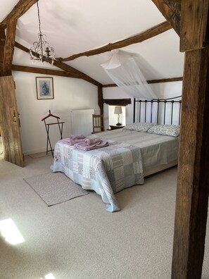 6 bedrooms, iron/ironing board, travel crib, free WiFi - Beautiful large farmhouse with private pool set in 75 acres (Cussac)