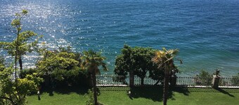 Gorgeous Property Waterfront In An Exclusive Location. Private Beach.