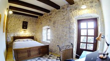 3 chambres, fer et planche Ă repasser, Wi-Fi, draps fournis