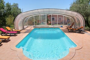 A heated pool - House / Villa - CEBAZAN (Cébazan)