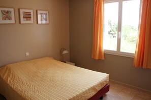 1 bedroom, iron/ironing board, travel cot, free WiFi - House / Villa - CEBAZAN (Cébazan)