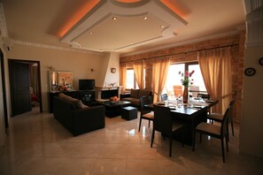 TV, peis, videospill og DVD-spiller