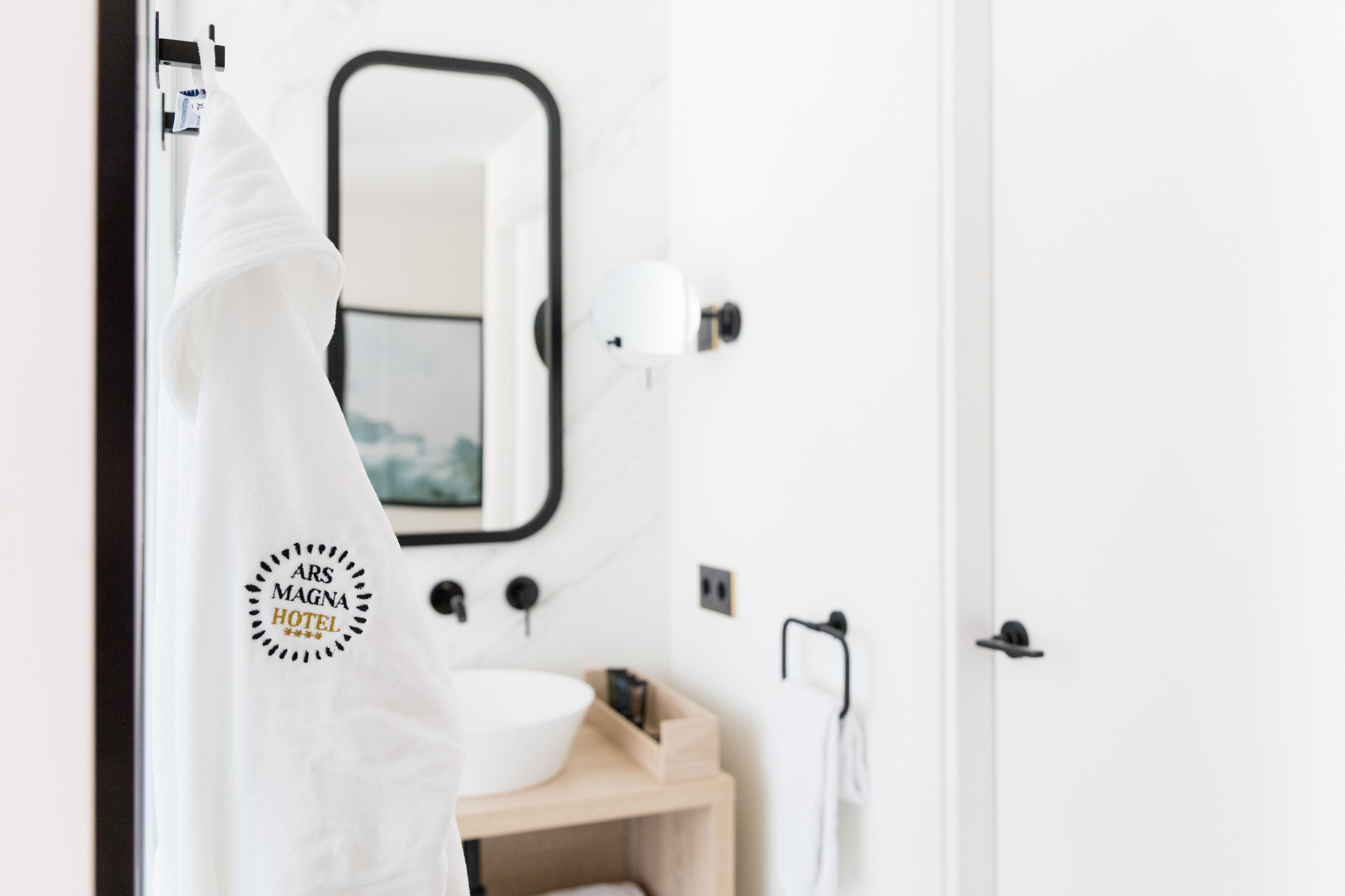 shower, free toiletries, towels