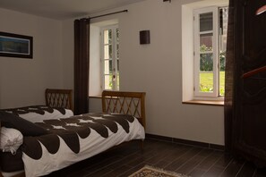 3 chambres, fer et planche à repasser, lit parapluie, Wi-Fi gratuit