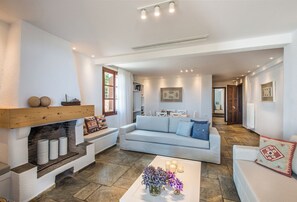 Smart TV, fireplace, video games, DVD player - Villa Oleander, pool, BBQ, sea view, free cleaning, close to the beach. (Kounoupidiana)