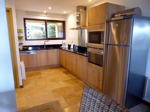 Fridge, microwave, oven, stovetop - ALL COMFORT, modern, NICE TERRACE, BEAUTIFUL VIEW of MONT VENTOUX (Bonnieux)