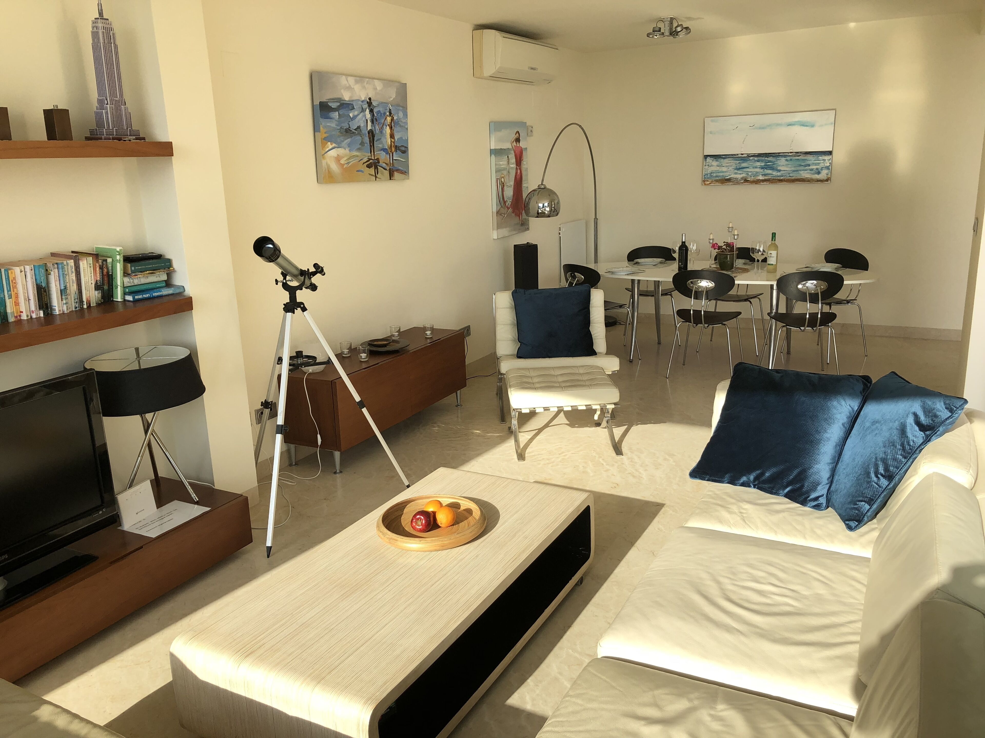 Superb villa, heated pool (April to October), 7min walk to beach/restaurants   