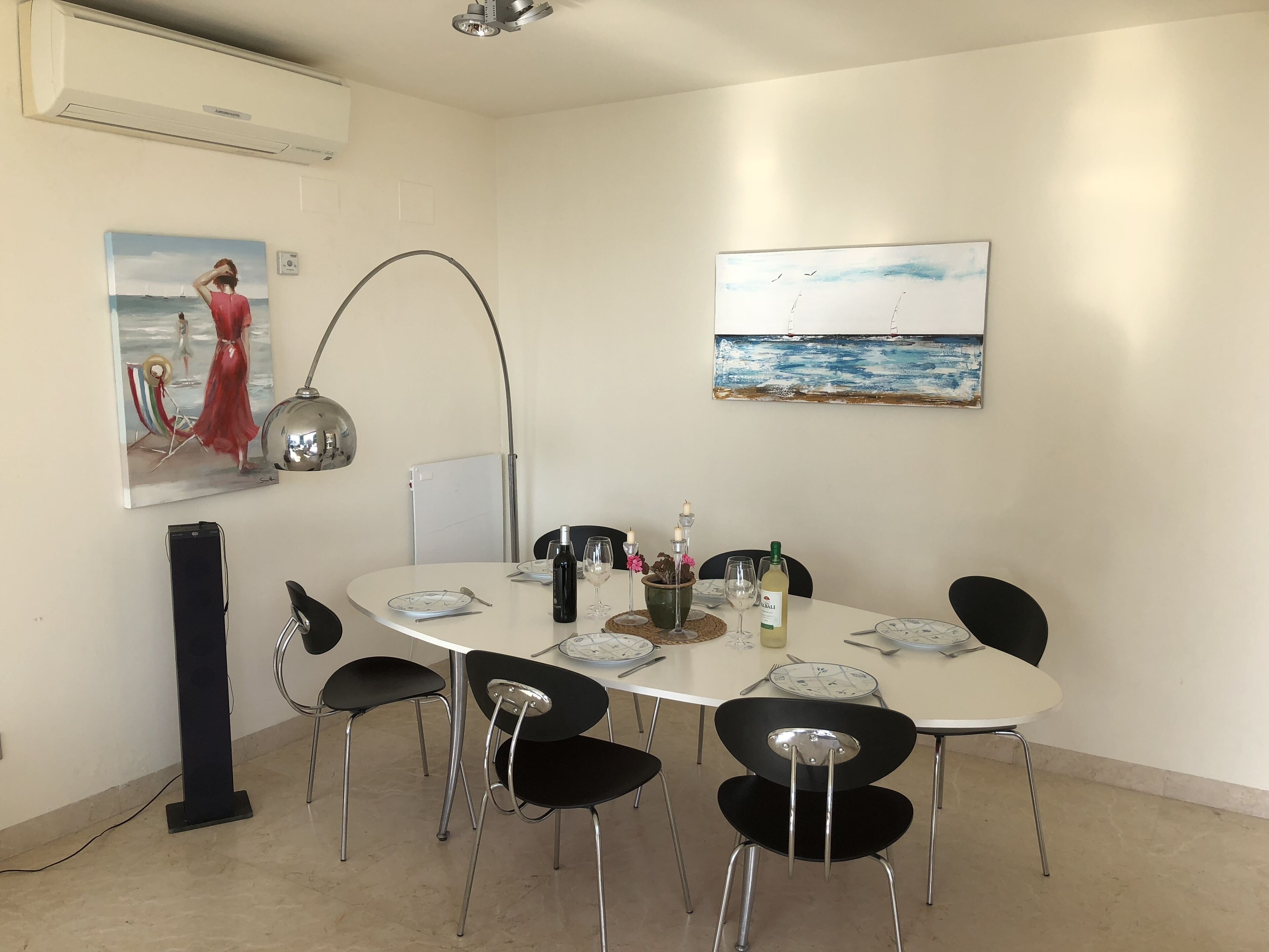 Superb villa, heated pool (April to October), 7min walk to beach/restaurants   