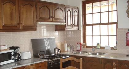 Casa Ilha do Pico - Free Wi-Fi, 200m from natural pools and 50m from the sea