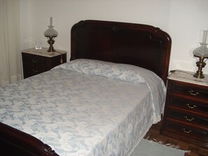 2 slaapkamers, een strijkplank/strijkijzer, gratis wifi, beddengoed