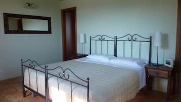 8 camere, ferro/asse da stiro, culla da viaggio, Wi-Fi gratuito