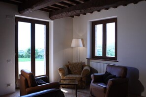 Interior - Beautifully restored villa with stunning views with yoga studio and private pool (San Severino)