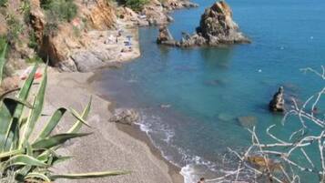 Camastros y toallas de playa