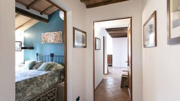 2 bedrooms, in-room safe, iron/ironing board, free WiFi