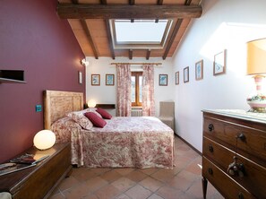 2 bedrooms, in-room safe, iron/ironing board, free WiFi