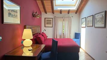 2 bedrooms, in-room safe, iron/ironing board, free WiFi