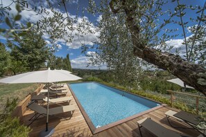 Outdoor pool - Spacious Luxury Apartment: pool, stunning views, 15-min walk from Siena center! (Siena)