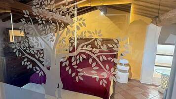 3 bedrooms, in-room safe, iron/ironing board, travel crib