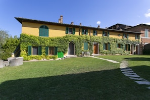 Exterior - Spacious Luxury Apartment: pool, stunning views, 15-min walk from Siena center! (Siena)