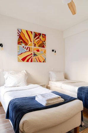 2 bedrooms, iron/ironing board, internet, bed sheets