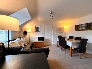 Téléviseur connecté, lecteur de DVD, chaîne audio