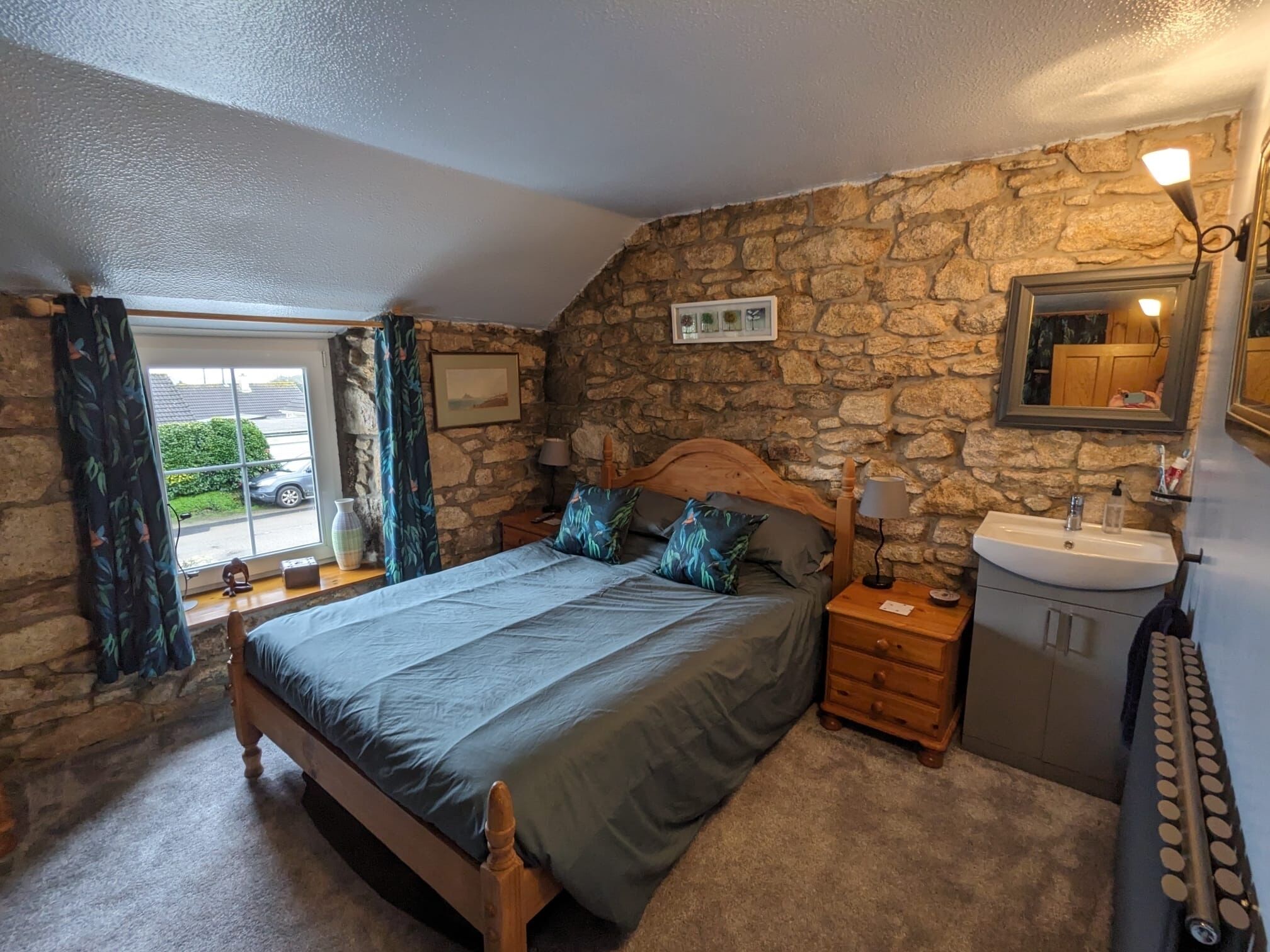 3 عدّة غرف نوم ومكواة/لوح كي وواي فاي مجانًا وملاءات أسرّة