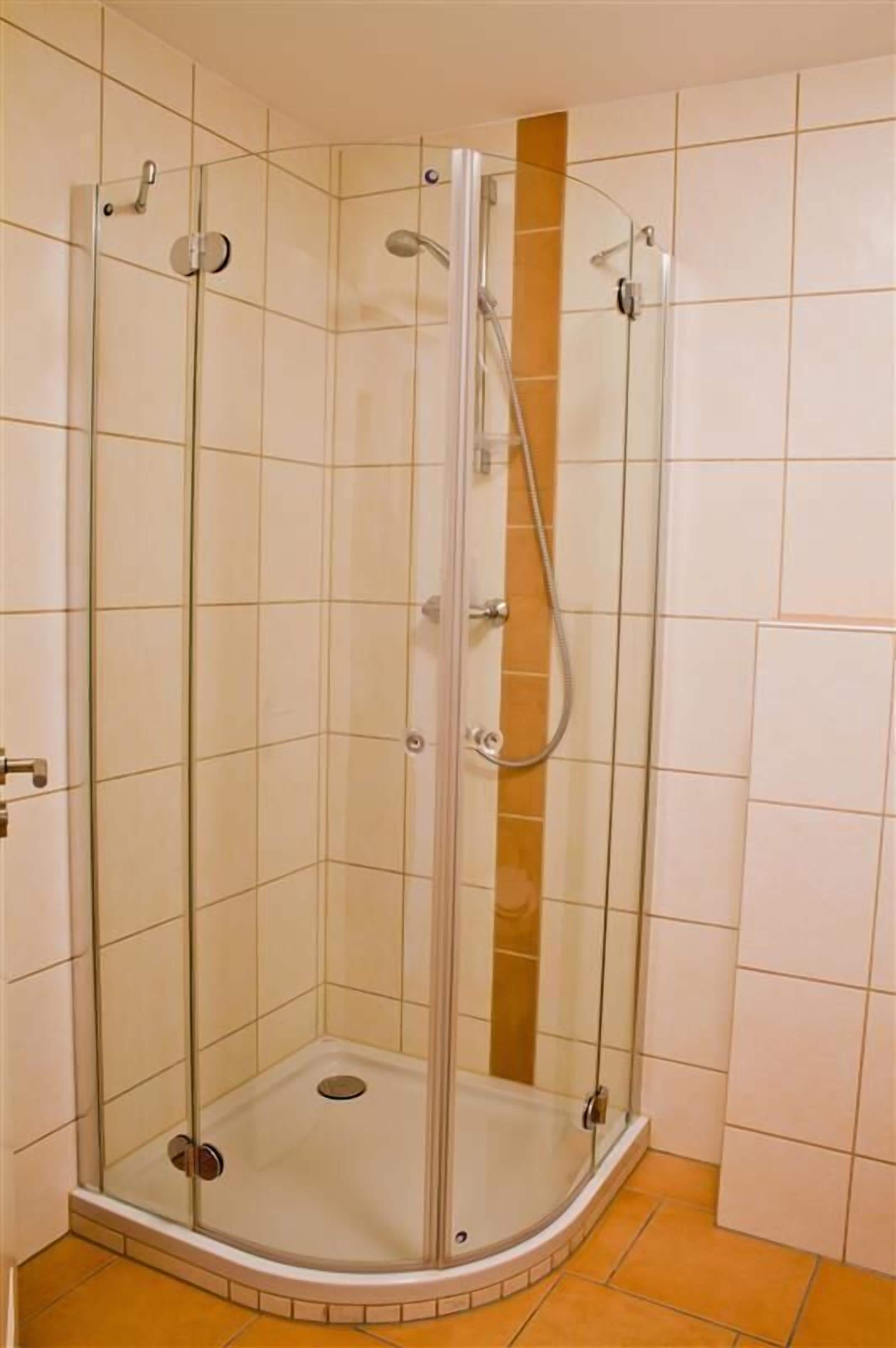 Dusche im Bad