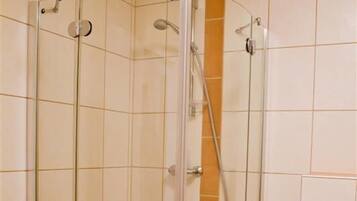Dusche im Bad