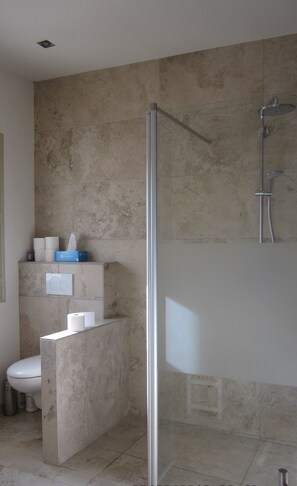 Douche, séchoir à cheveux