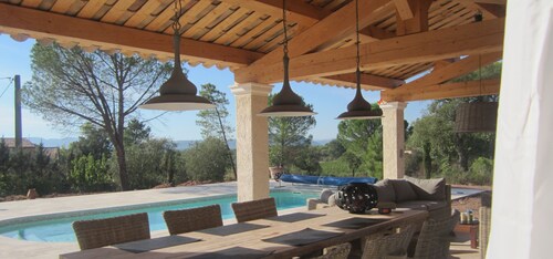 In peace and quiet: villa with AC, pool, 300 m² terraces in nature reserve