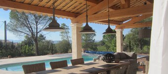 Villa with pool and extra-large terrace, in the silence of nature reserve