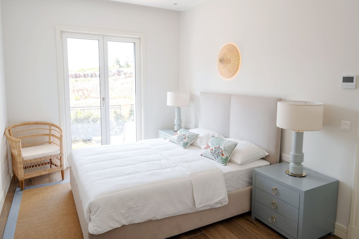 Two Bedroom Residence Centrale Twin beds | Peralatan tempat tidur hipoalergenik, peti besi dalam bilik