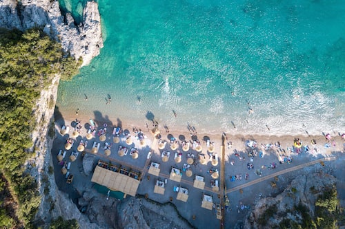 A la platja i servei gratuït de connexió amb la platja