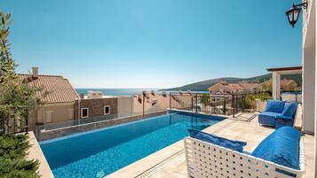 Seasonal outdoor pool, pool umbrellas, sun loungers