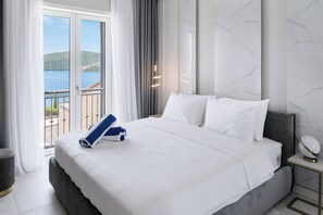 One Bedroom Residence Sea View | Hypo-allergenic bedding, in-room safe, individually decorated - Lustica Bay Vacation Homes (Radovici)