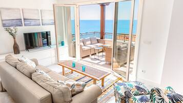 Departamento | Área de sala de estar | Televisión de 40 pulgadas con canales por cable y chimenea