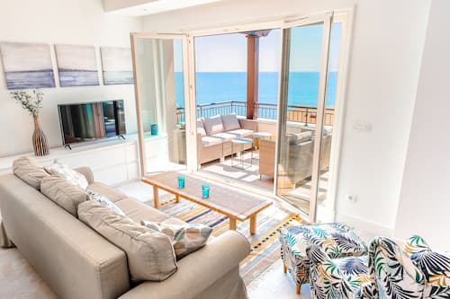 Two Bedroom Residence Sea View with Twin Beds | Living area