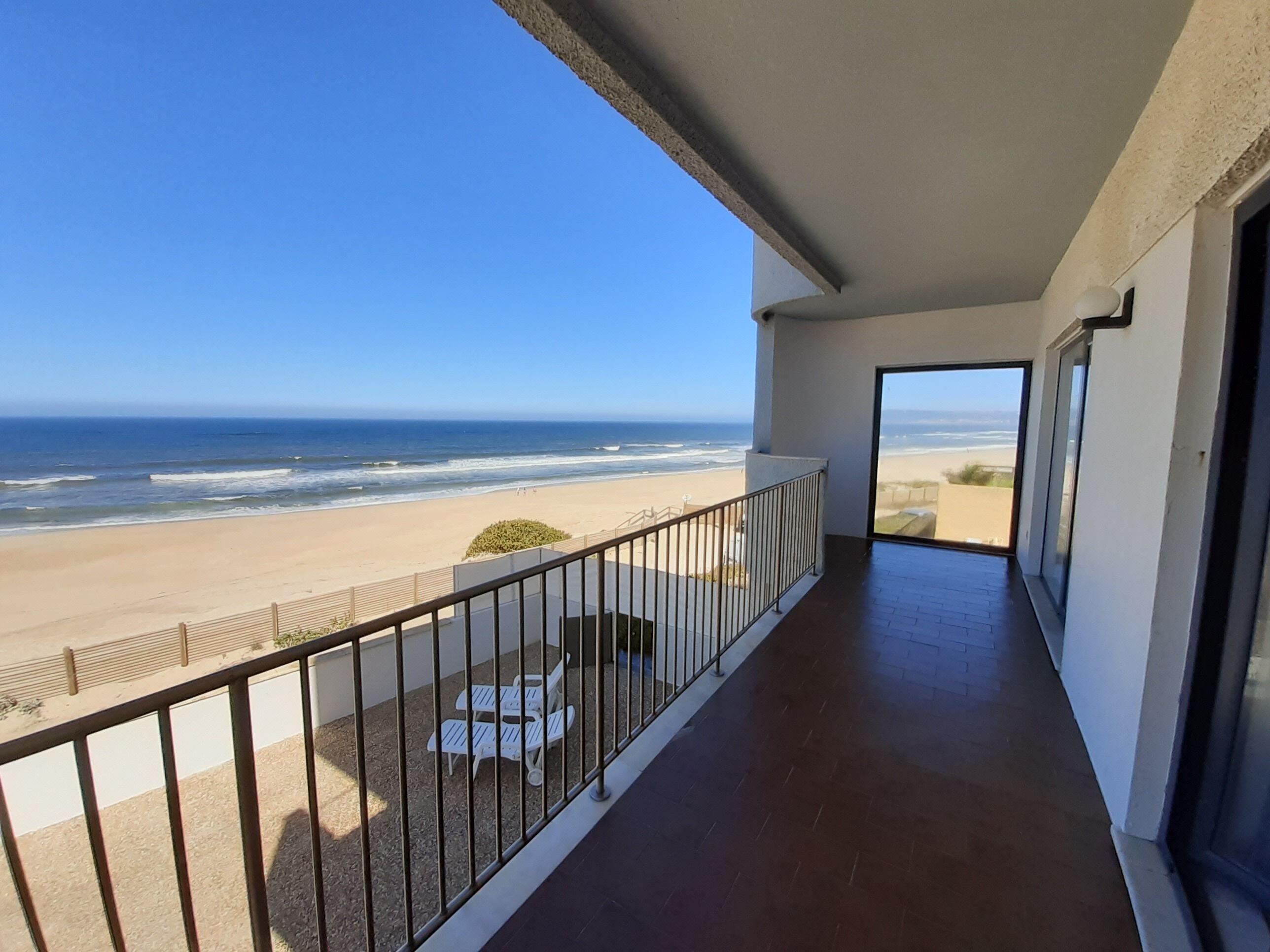 Big house with barbecue on a sandy beach!