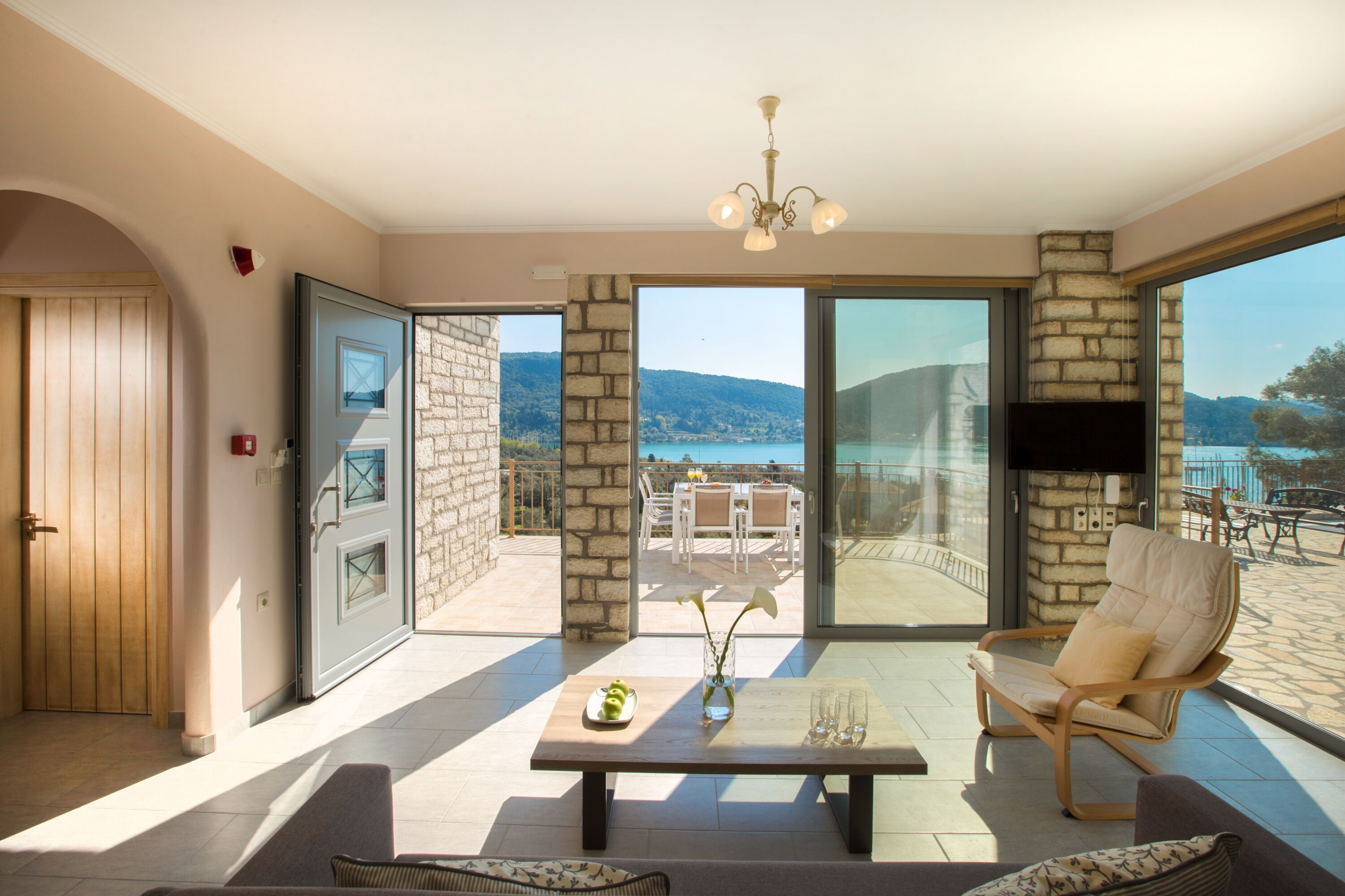 Private villa with swimming pool, panoramic views,  bbq, near Nidri