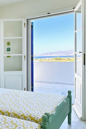 3 bedrooms, bed sheets