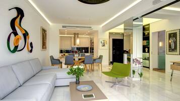 Smart-TV, DVD-Player, Stereoanlage