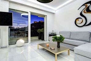 Smart TV, DVD player, stereo - Frixos Acropolis luxury apartment (Athens)